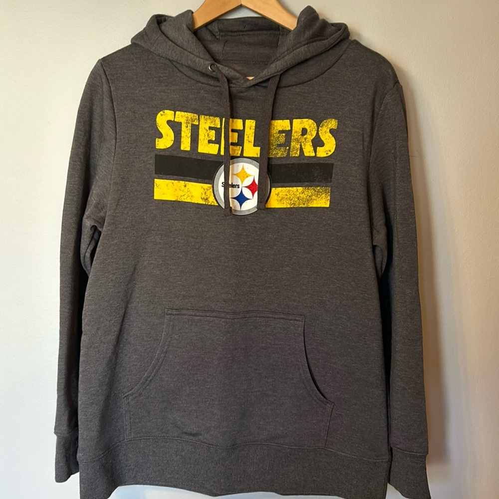 Pittsburgh Steelers sweatshirt. Like new from Fanatics. Very soft fleece.
